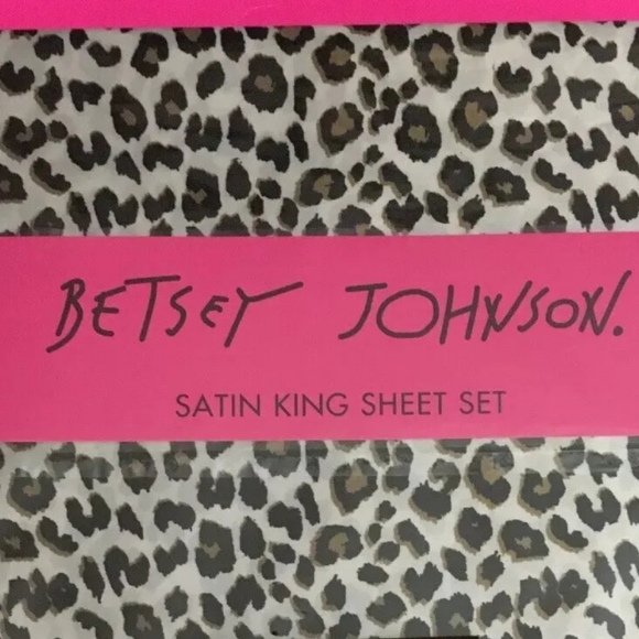 NWT Satin King Queen Sheet Set Snow Leopard Betsey Johnson Sheets Silky Soft - Picture 1 of 11